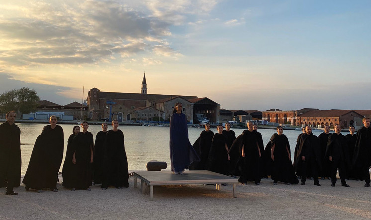 MOVING STILL - Processionnal Crossings